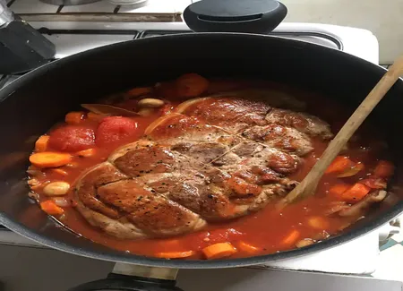 Rouelle de porc à la sauce tomate