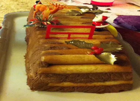 Bûche aérienne poire chocolat et cigarettes russes