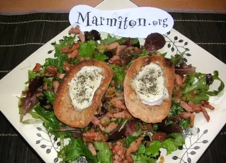 Salade de mesclun au chèvre chaud façon flo