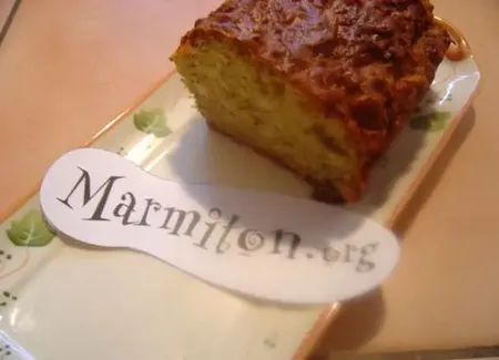 Cake au pesto et pignons de pin