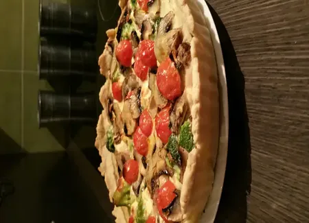 Tarte maison brocolis feta tomates et champignons
