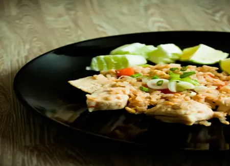 Khao phat kai (riz thaï sauté au poulet)