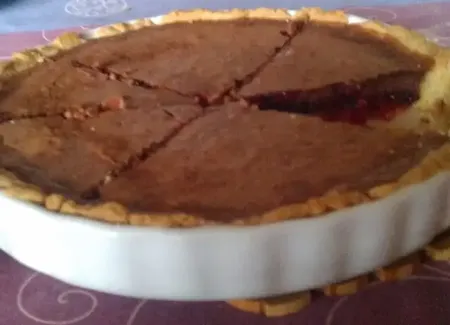 Tarte au chocolat noir et pralines