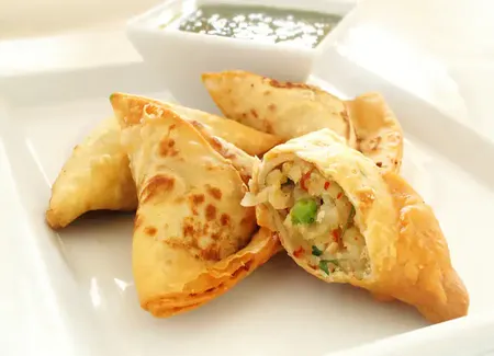 Samossas de légumes au curry et safran