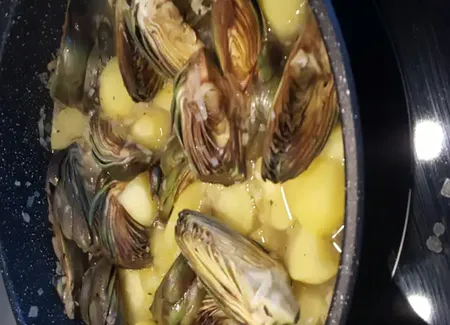 Rastagagne d'artichauts poivrade et pommes de terre nouvelles
