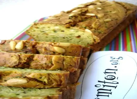 Cake de courgettes aux pignons