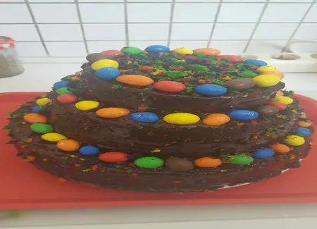 Gâteau d'anniversaire à étages