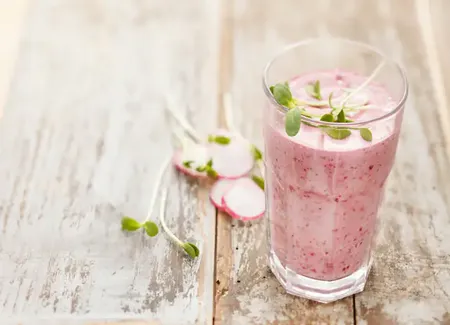 Soupe froide de radis roses
