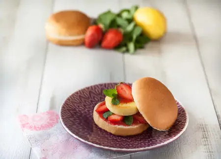 Burger sucré aux fraises