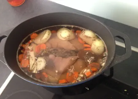 Pieds de cochon au vin blanc