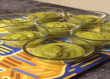Velouté de petits pois en verrine