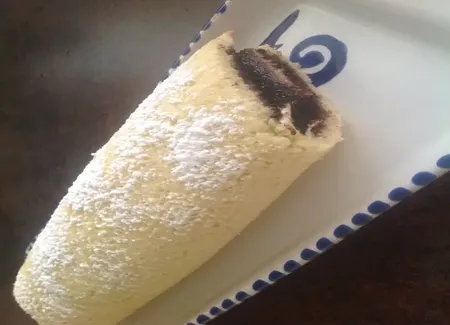 Biscuit roulé au chocolat blanc et à la noix de coco