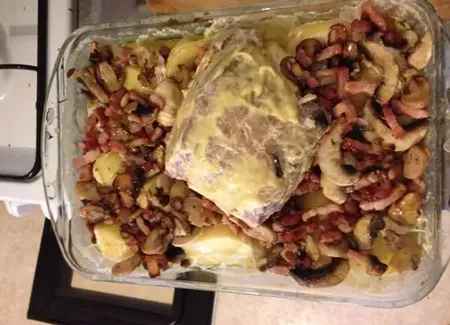 Rôti de porc aux champignons et petits lardons