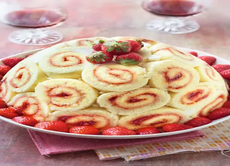 Charlotte royale aux fraises et sa mousse coco / citron vert