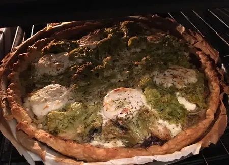 Tarte au saumon, brocolis et chèvre