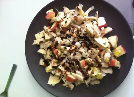 Salade de légumes d'hiver aux amandes et au paprika
