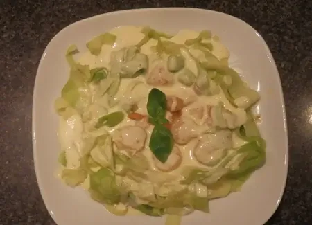 Noix de saint jacques safranées aux tagliatelles de légumes