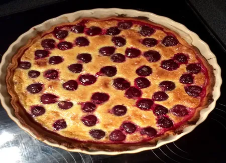 Tarte moelleuse aux cerises et au chocolat blanc