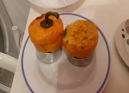 Poivrons farcis au riz, chèvre et épices