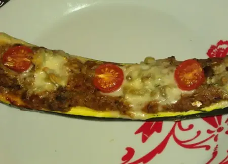 Courgette farcie aux légumes rôtis et gratinée au gorgonzola