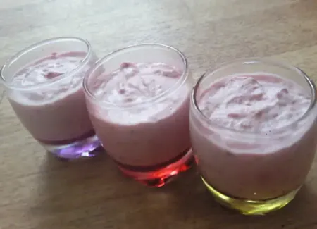 Mousse à la framboise sur gelée de framboise
