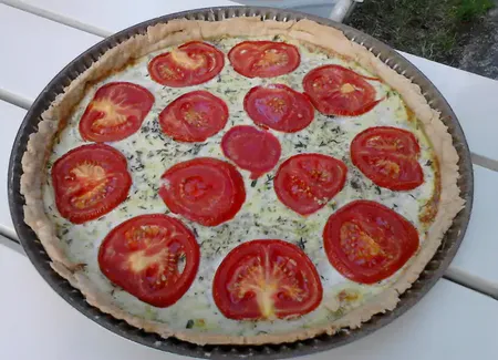 Tarte à la brandade de morue, courgettes et tomates