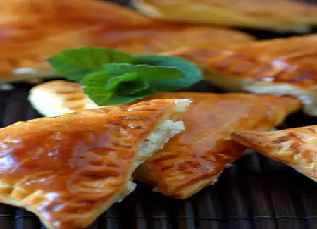 Chaussons au chèvre et à la menthe