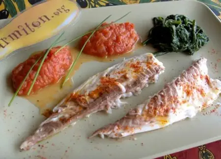 Daurade au piment d'espelette, fondue de tomates