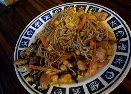 Nouilles chinoises poulet crevettes