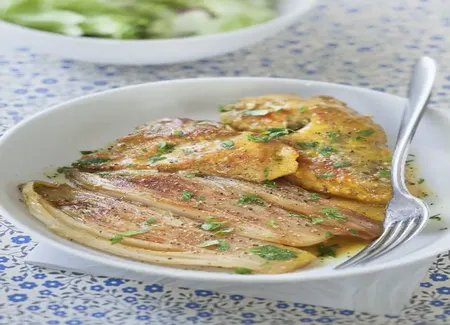 Pintade au curcuma et endives caramélisées