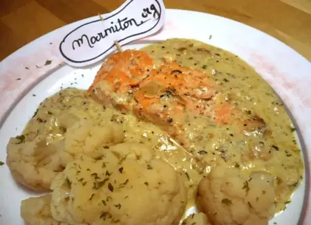 Saumon à la crème fraîches, moutarde et amandes effilées grillées d' elvire