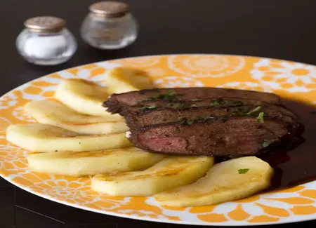 Magret de canard aux pommes