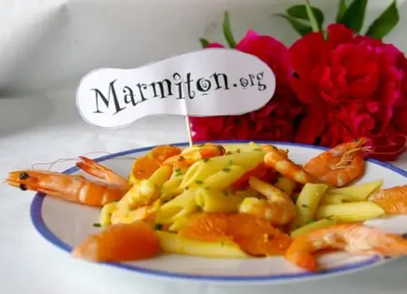 Salade de pâtes aux crevettes et pamplemousse