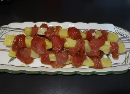 Brochettes de filet mignon et d' ananas sauce soja