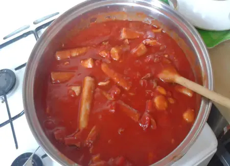 Fricadelles à la sauce tomate.