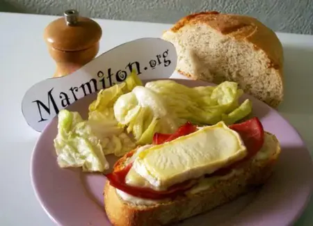 Croûtes rustiques bacon et saint félicien