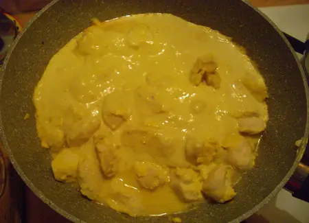 Emincé de poulet au curry et à la crème