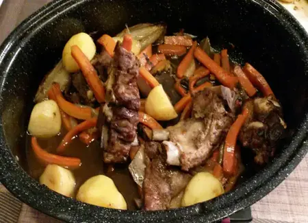 Fricassée de porc au vin blanc