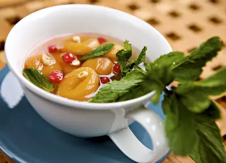 Soupe fraîche d'abricots à la menthe
