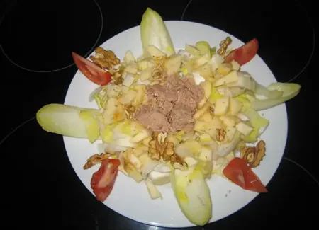 Salade d'endives au thon et à la pomme