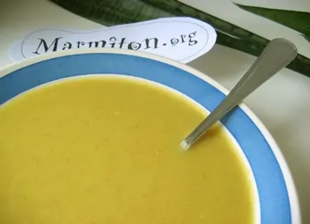Soupe au pain et à l’ail pour les fins de mois difficiles