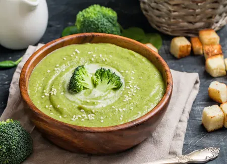 Velouté de brocoli au chèvre frais
