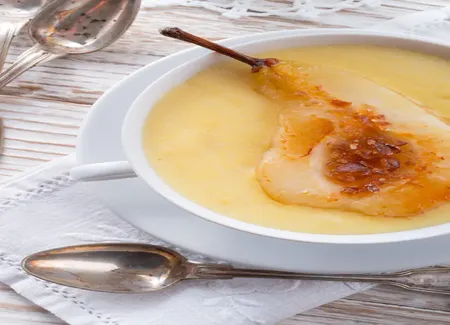 Mousse de poire sur coulis au chocolat
