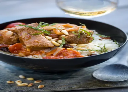 Epaule d'agneau à la menthe et riz raisins pignons