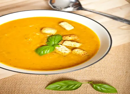 Velouté basique aux carottes, courgettes et poireaux