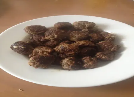 Boulettes de boeuf au beurre persillé