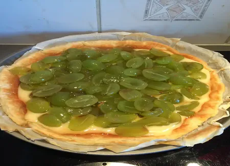 Tarte crémeuse aux raisins blancs caramélisés