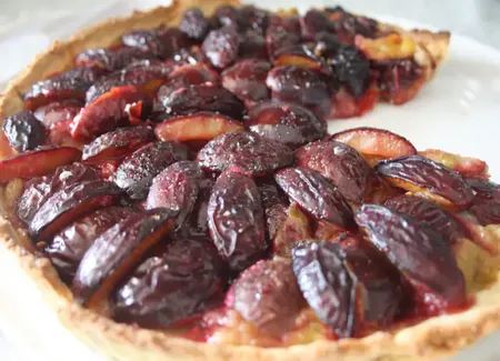 Tarte aux quetsches et rhubarbe