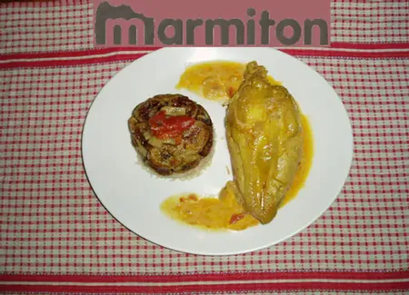 Poulet créole au lait de coco accompagné de bananes dorées à la poêle