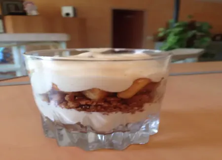 Tiramisu aux pommes caramélisées et à la cannelle